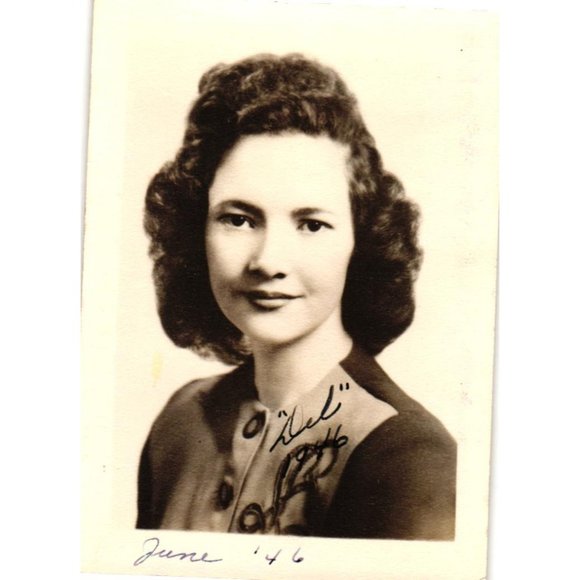 Vintage Found Photo 1946 Black and White Portrait of Young Woman - Picture 1 of 1